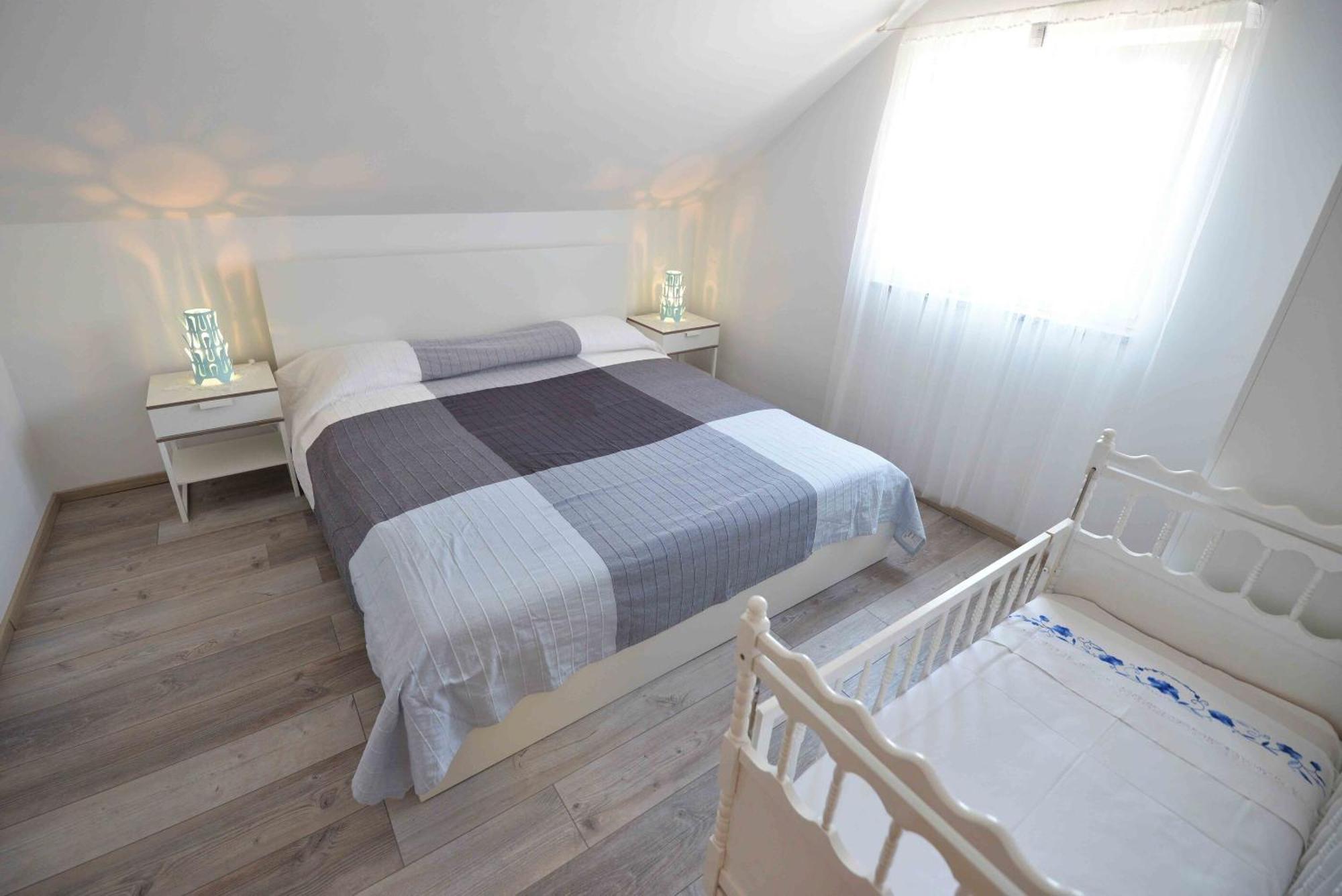 Apartments Mili - Near The Sea And The Centar Of Place 베티나 외부 사진