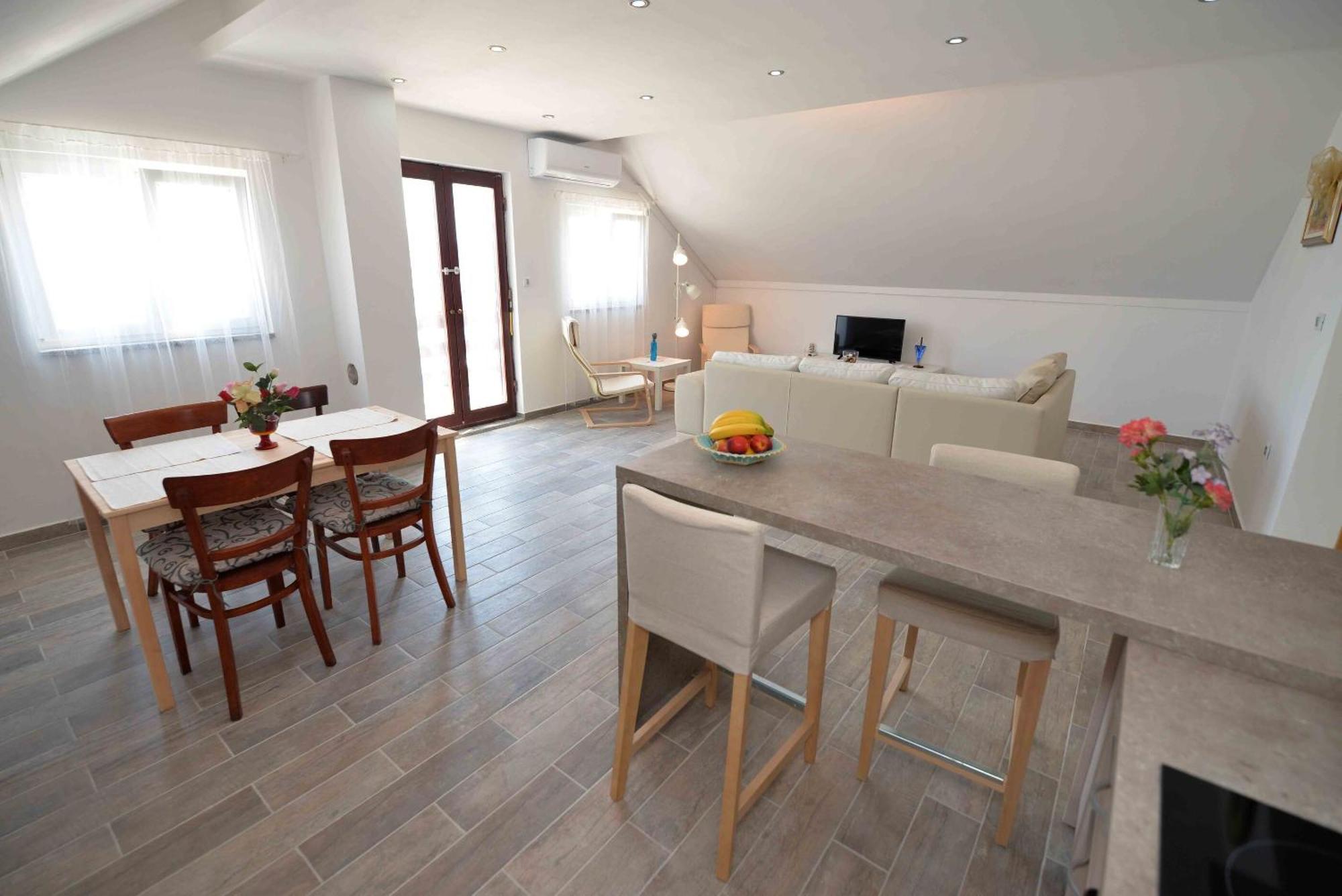 Apartments Mili - Near The Sea And The Centar Of Place 베티나 외부 사진