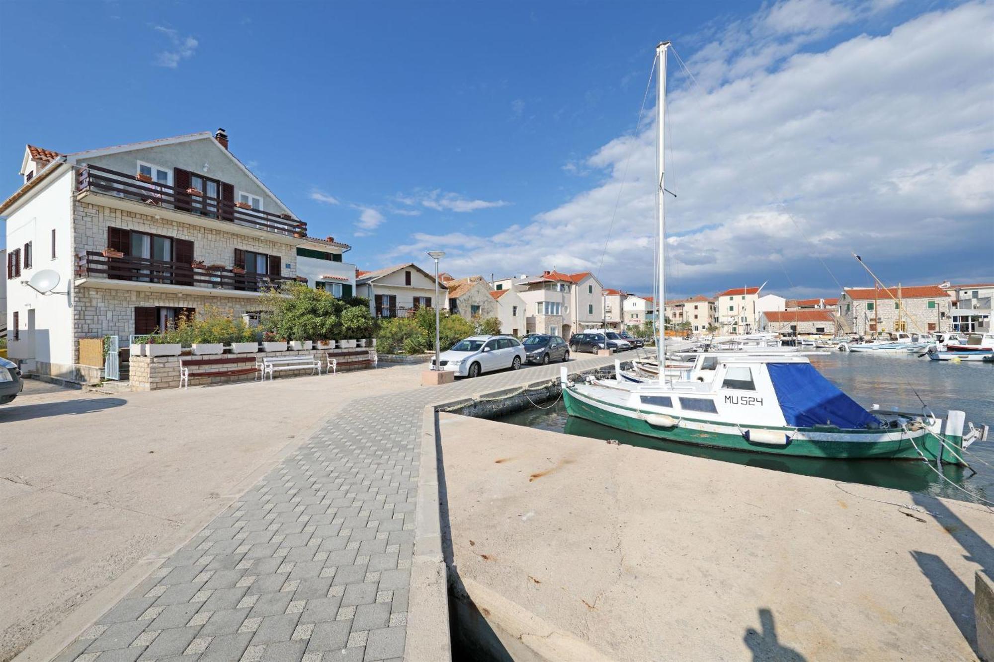 Apartments Mili - Near The Sea And The Centar Of Place 베티나 외부 사진