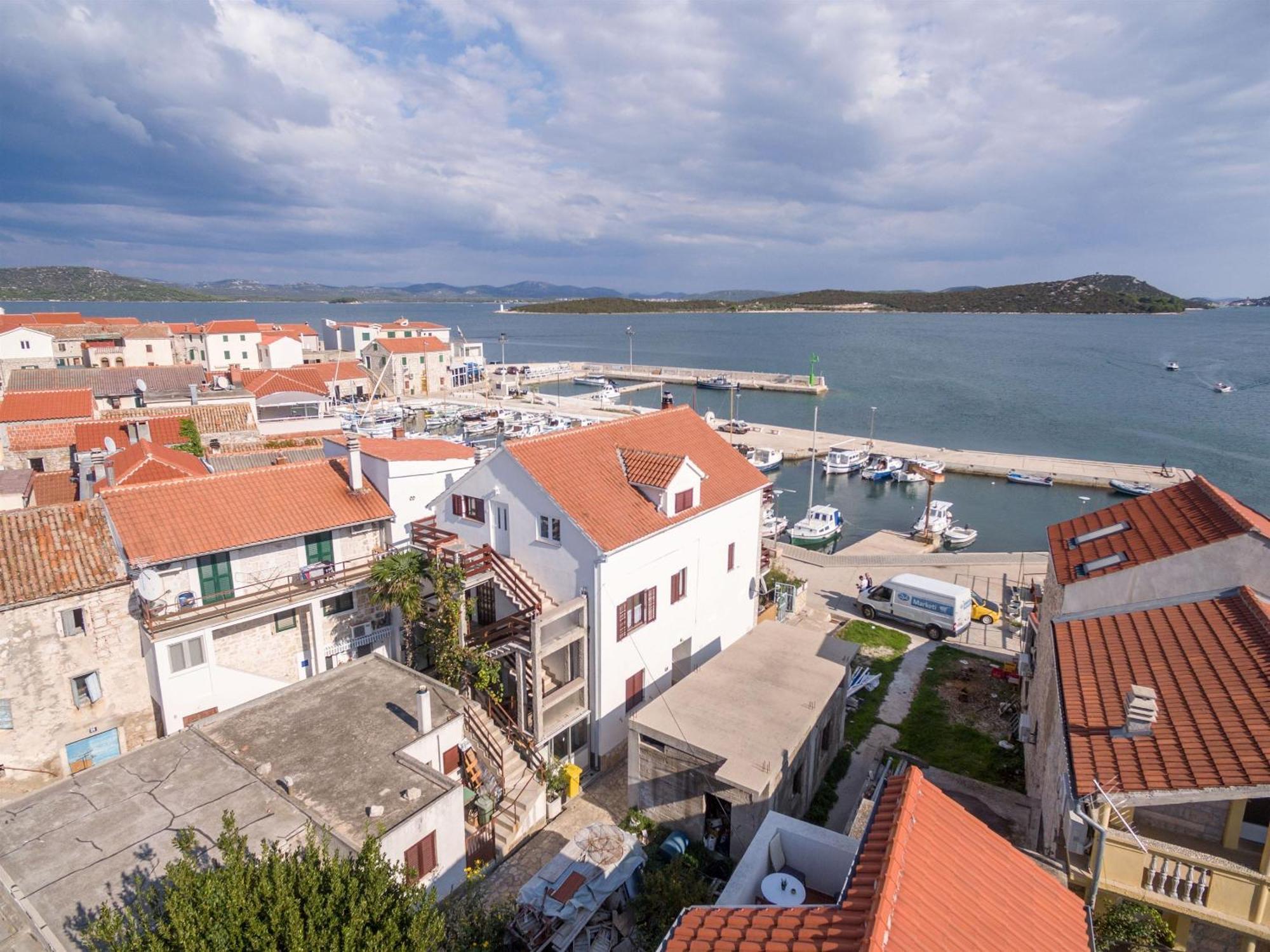 Apartments Mili - Near The Sea And The Centar Of Place 베티나 외부 사진