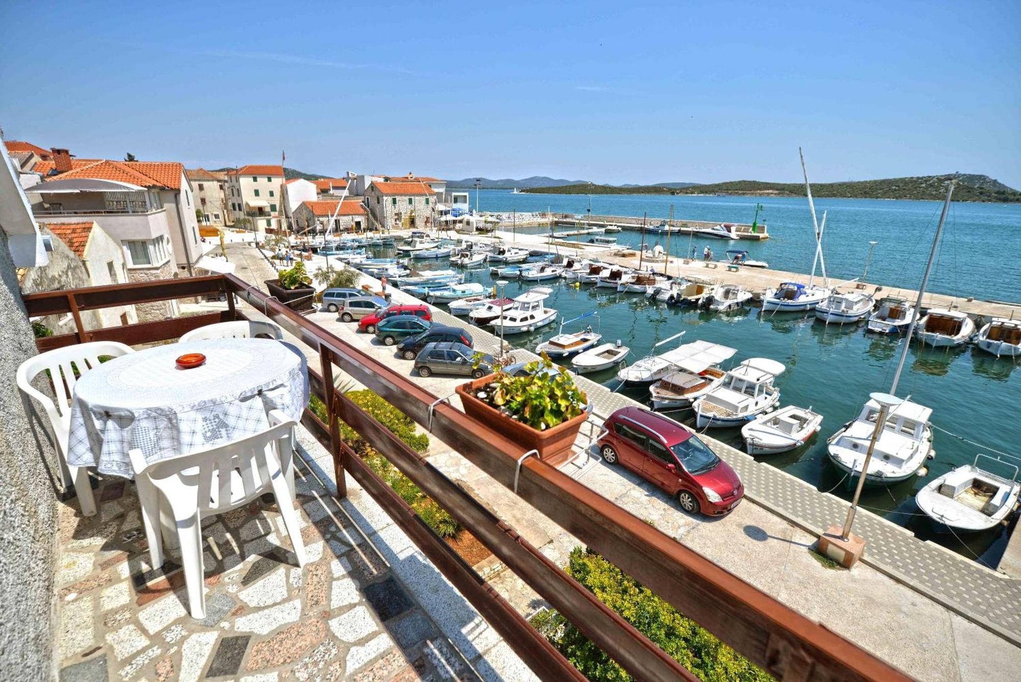 Apartments Mili - Near The Sea And The Centar Of Place 베티나 외부 사진
