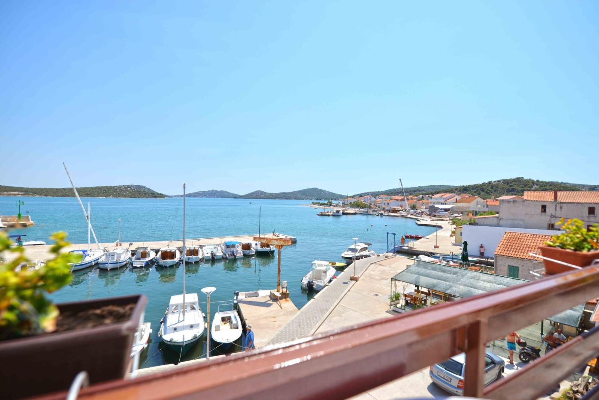 Apartments Mili - Near The Sea And The Centar Of Place 베티나 외부 사진