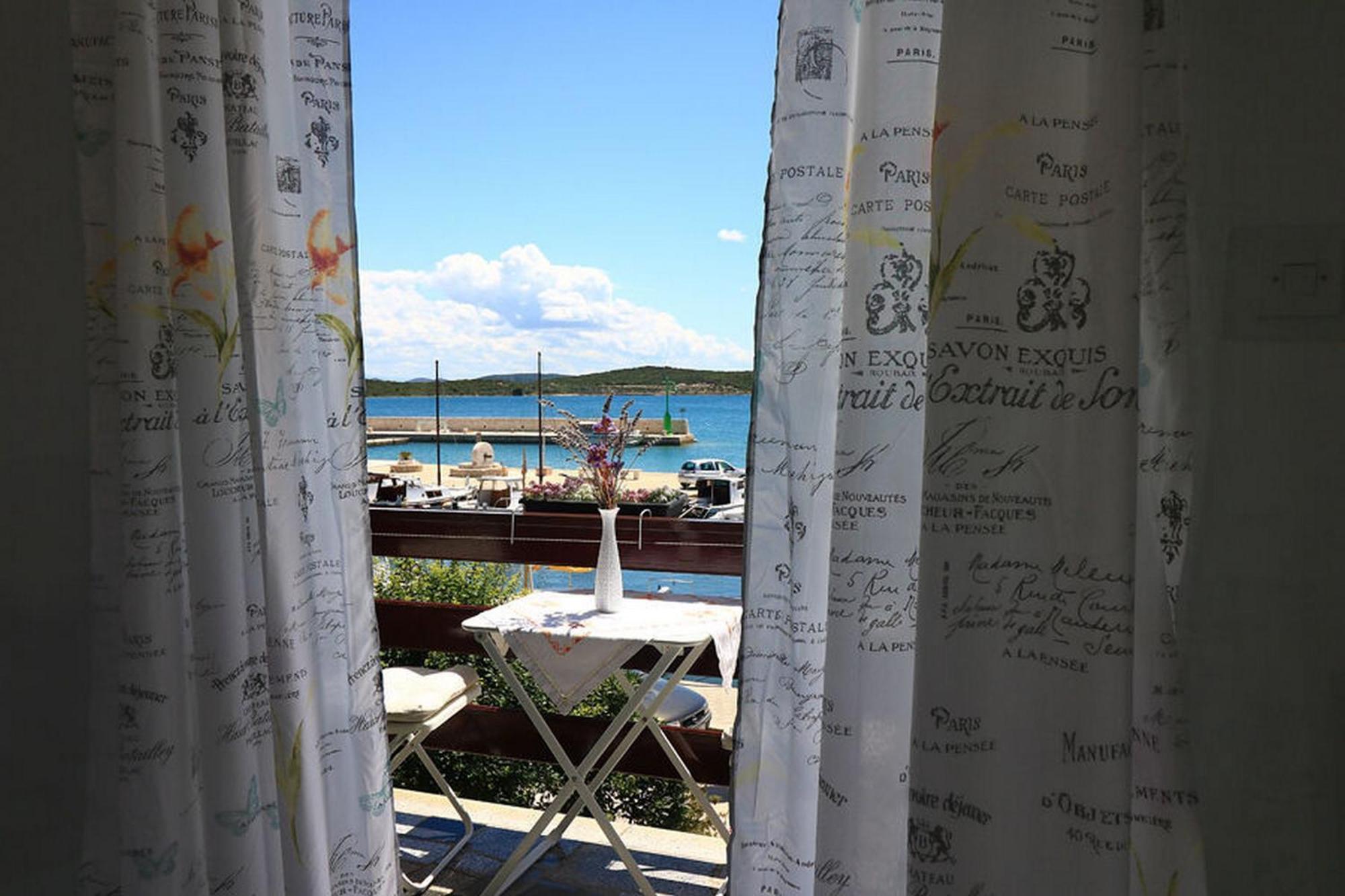 Apartments Mili - Near The Sea And The Centar Of Place 베티나 외부 사진